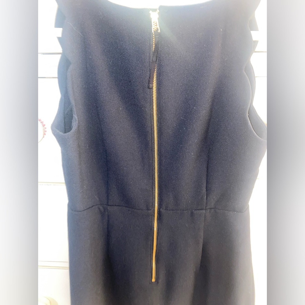 Vineyard Vines. Polyester And Rayon Scalloped Sle… - image 6